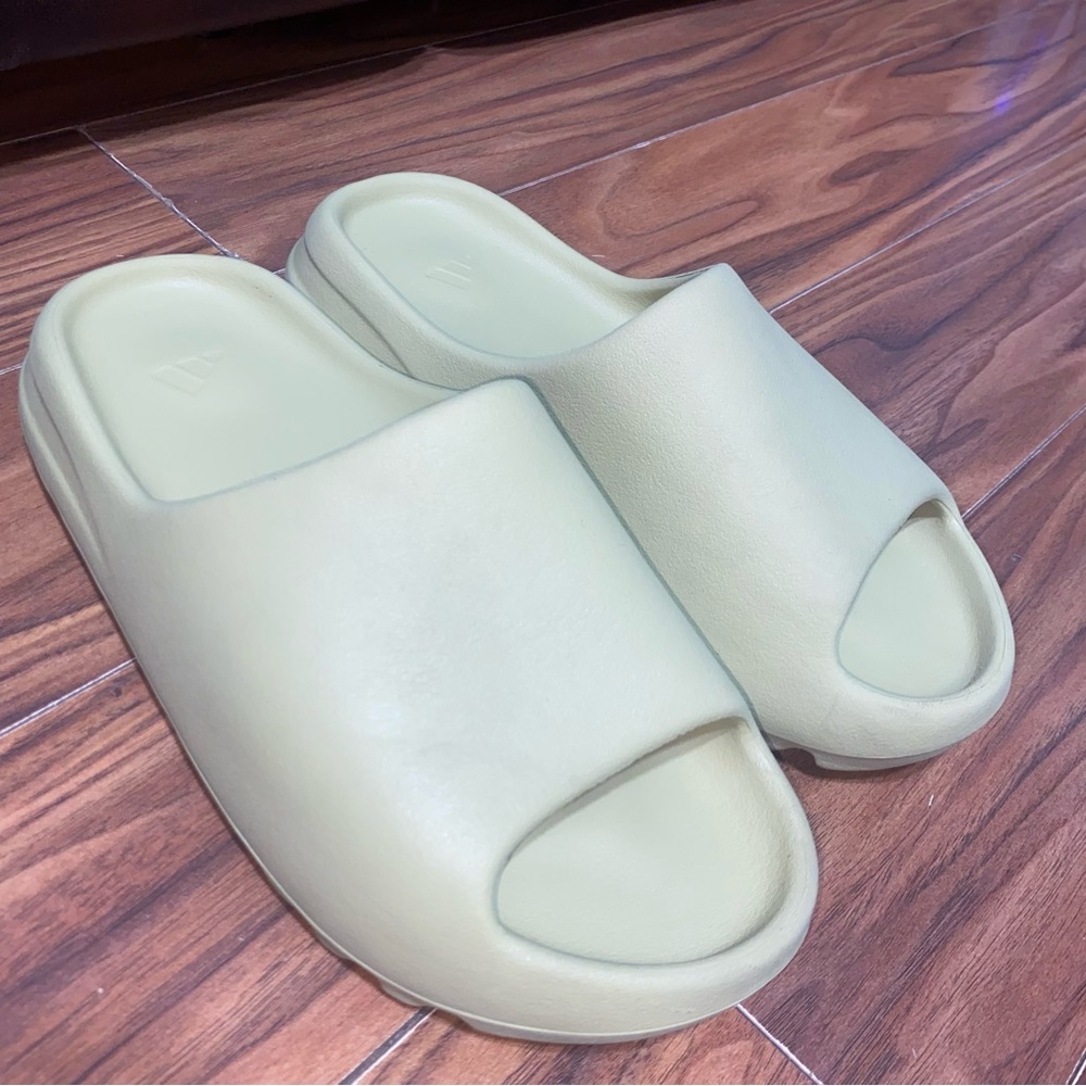 Adidas Yeezy Slide Resin Size 10 Men - Picture 12 of 12